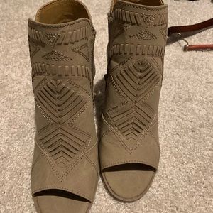 Universal Thread Edwina Fashion Boots